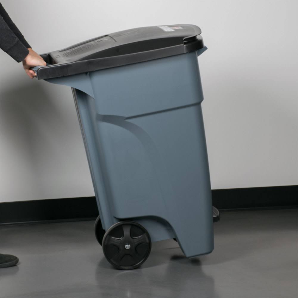 32 gal. HDPE Rectangular Trash Can L599277